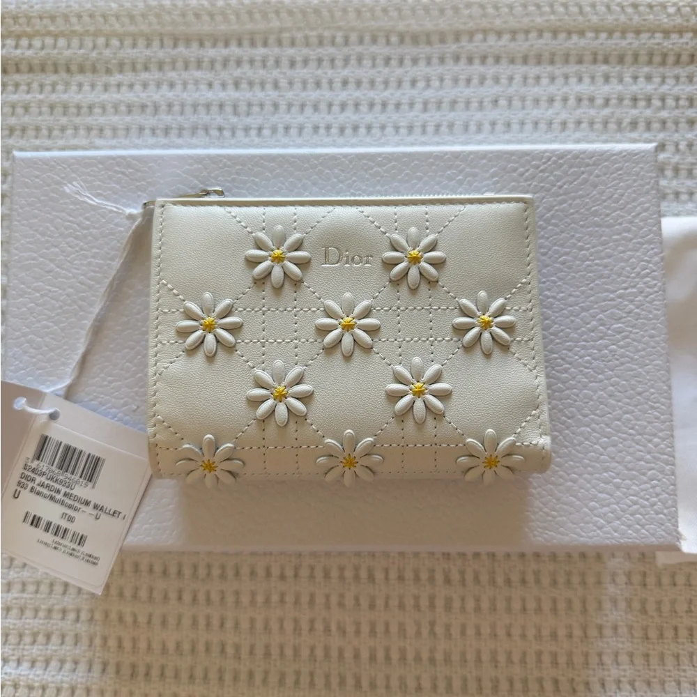 NWT. Dior Jardin Dahlia Wallet